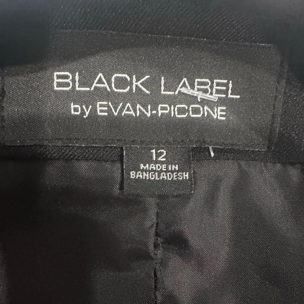 Black Label by Evan-Picone Women's Grey‎ blazer with black accents.